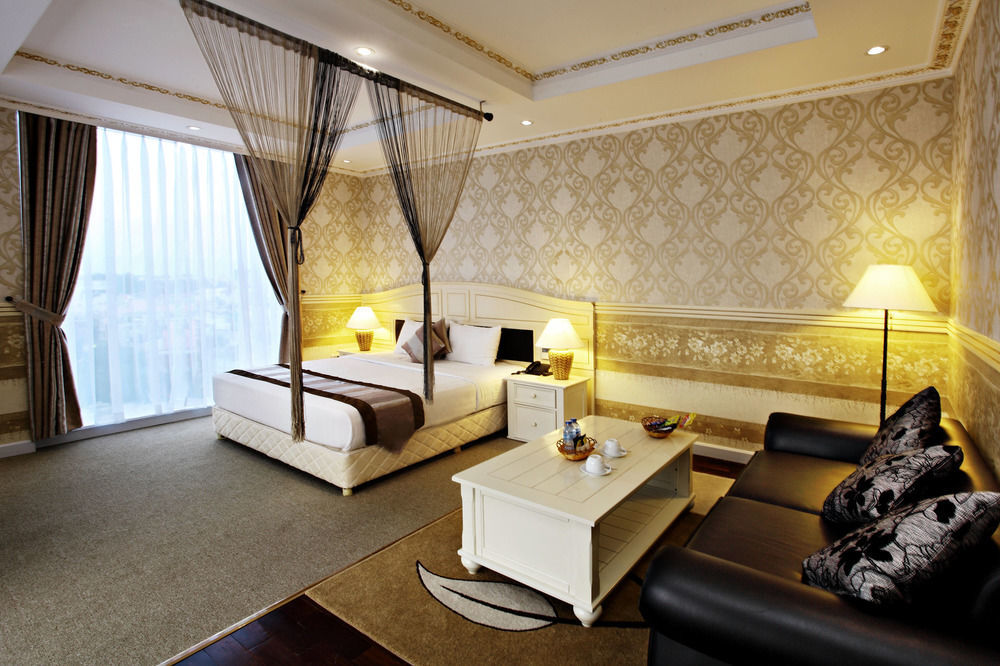 Golden Crown Hotel Ho Chi Minh City Exterior photo